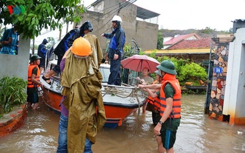 ឧបនាយករដ្ឋមន្ត្រី Nguyen Xuan Phuc បញ្ជាណែនាំបង្កាប្រឆាំងភ្លៀងទឹកជំនន់នៅខេត្ត Lang Son, Quang Ninh